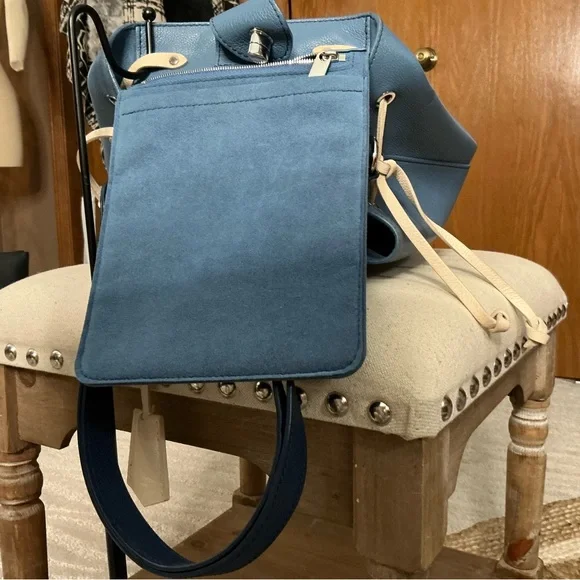 Louis Vuitton Lockme Bucket Bag - Picture 3 of 16